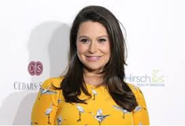 Katie Lowes - American Actress; Actor Adam Shapiro's Wife & Baby Mama